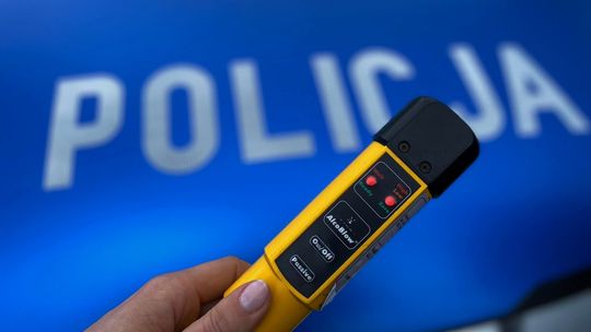 Jechała za szybko i była nietrzeźwa. 67-latka nie miała też uprawnień
