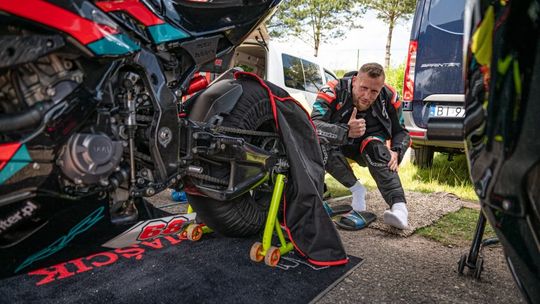 Kamil Piaścik ponownie najlepszy! Zwycięstwo suwalskiego motocyklisty w Kownie