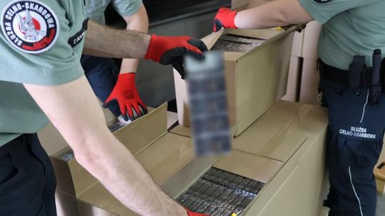 🚨 KAS przechwyciła kontrabandę wartą ponad 11,5 mln zł – 560 tys. paczek papierosów bez akcyzy