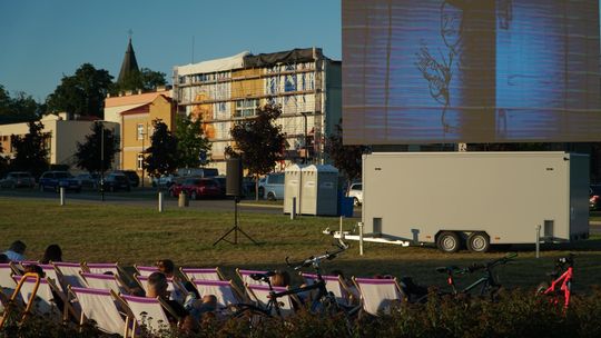 „Kino na Bulwarach” po raz kolejny przyciągnęło mieszkańców. Film skłonił do refleksji nad życiem