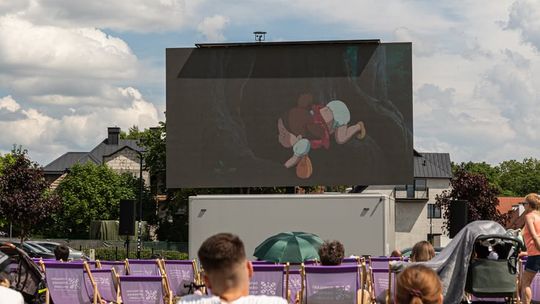 Kino na Bulwarach powraca. Tym razem widzowie obejrzą „Niewinnych czarodziejów” Andrzeja Wajdy