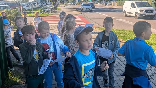 Klasa 1F uczyła się znaków drogowych w praktyce