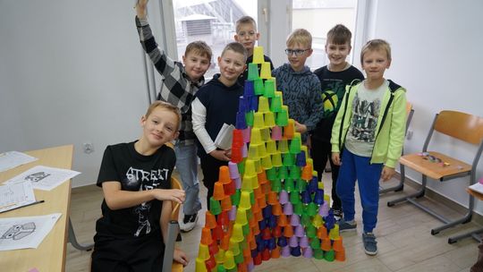 🎓 Kodowanie, historia książki i szachy – mali studenci znowu w akcji! 🎓 Kodowanie, historia książki i szachy – mali studenci znowu w akcji!