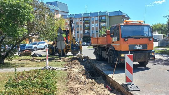 Kolejne chodniki w Suwałkach przechodzą remont. Prace objęły już ulice Modrzewiową i Brzozową