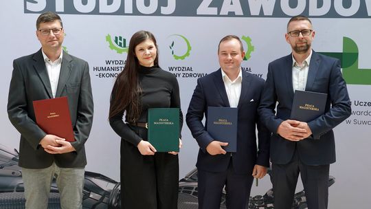 🎓 Kolejni absolwenci opuszczają mury PUZ w Suwałkach. Trwają obrony prac dyplomowych