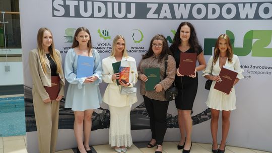 Kolejni absolwenci PUZ odebrali dyplomy. Studia magisterskie ukończyli studenci bezpieczeństwa wewnętrznego