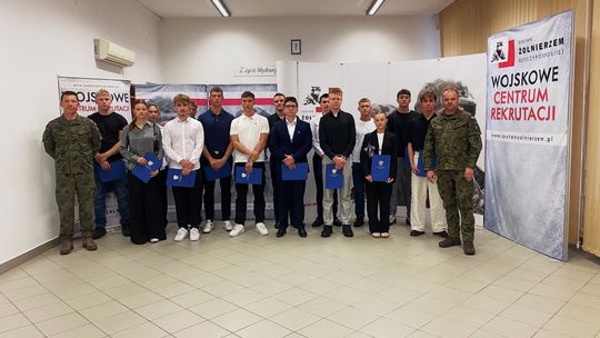 Kolejni przyszli oficerowie Wojska Polskiego z Suwałk. Otrzymali skierowania na uczelnie wojskowe