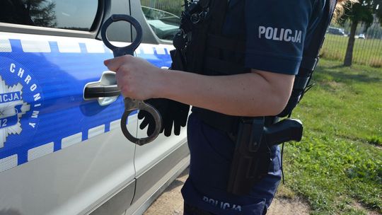 Kolejny złodziej zatrzymany w Suwałkach. Łupem padł alkohol i artykuły sklepowe