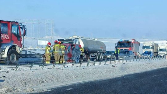 Kolizja na S-61 w rejonie Zielonego Kamedulskiego. Droga chwilowo zablokowana
