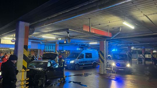 Kolizja pod Carrefour’em. Szybka reakcja strażaka OSP uratowała sytuację