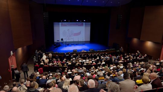 🎵 Koncert, który połączył pokolenia i granice – muzyczne spotkanie w Suwalskim Ośrodku Kultury 🎵 Koncert, który połączył pokolenia i granice – muzyczne spotkanie w Suwalskim Ośrodku Kultury