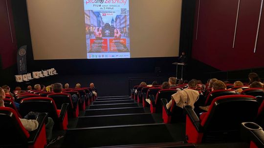 🎥🏆 Konkurs filmowy „Prosto ze szkoły” rozstrzygnięty. Laureaci odebrali nagrody podczas uroczystej gali