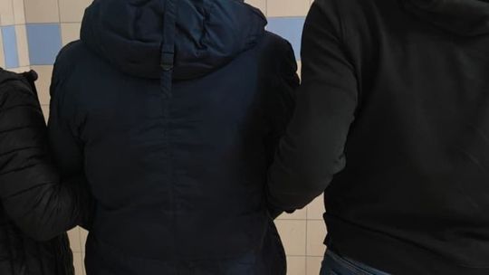 🔪 Kradzież z nożem w tle na białostockim bazarze! Policja zatrzymała dwóch mężczyzn 🔪 Kradzież z nożem w tle na białostockim bazarze! Policja zatrzymała dwóch mężczyzn