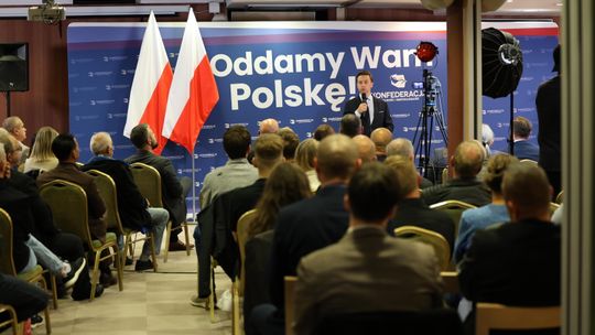 Krzysztof Bosak w Augustowie. Spotkanie z mieszkańcami w Hotelu Logos