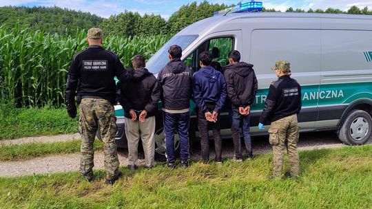 Kurier zatrzymany w gminie Rutka-Tartak. Miał odebrać czterech nielegalnych migrantów