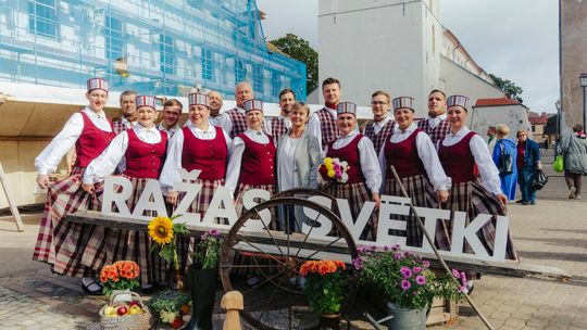 🎶🌾 Litewskie i łotewskie rytmy na Suwalskim Jarmarku Folkloru i Smaku! 🌾🎶