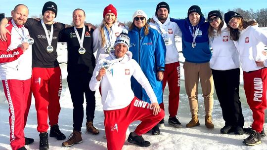 Magdalena Bielawska z medalami na Mistrzostwach Świata w Lodowym Pływaniu