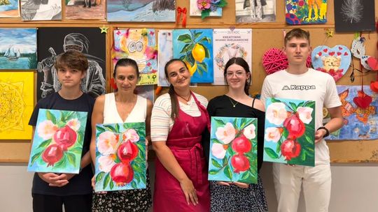 „Magia akrylu” w Suwalskim Ośrodku Kultury. Kolory, kwiaty i twórcza energia 🎨🌸