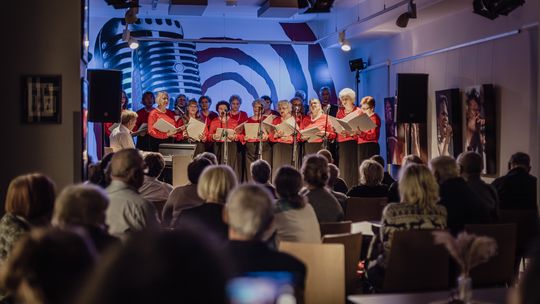 🎶 Magiczny, świąteczny wieczór z Chórem Seniora Canto w Kawiarence Artystycznej 🎶 Magiczny, świąteczny wieczór z Chórem Seniora Canto w Kawiarence Artystycznej