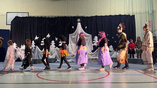 Maleńka miłość w żłobie śpi – wyjątkowe Jasełka w Szkole Podstawowej im. 2 Pułku Ułanów Grochowskich Maleńka miłość w żłobie śpi – wyjątkowe Jasełka w Szkole Podstawowej im. 2 Pułku Ułanów Grochowskich