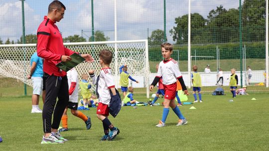 ⚽🎉 Mali mistrzowie na murawie! Wojewódzki Festiwal Skrzatów U-6 w Suwałkach pełen emocji i uśmiechów! 🌞