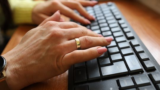 Małżeństwo z Augustowa straciło ponad 120 tys. zł – oszuści podszyli się pod instytucje państwowe ⚠️ Małżeństwo z Augustowa straciło ponad 120 tys. zł – oszuści podszyli się pod instytucje państwowe ⚠️