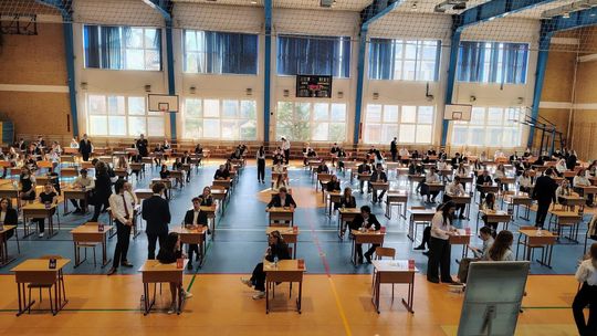Matura 2026 rozpoczęta. Pierwszy egzamin za uczniami II LO w Suwałkach