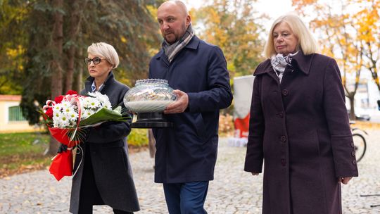 Międzynarodowy Konkurs Fotograficzny „Popiełuszko w rzeźbie” – upamiętnienie kapelana Solidarności Międzynarodowy Konkurs Fotograficzny „Popiełuszko w rzeźbie” – upamiętnienie kapelana Solidarności