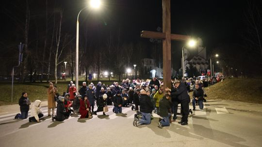 Miejska Droga Krzyżowa w Suwałkach przeszła ulicami miasta