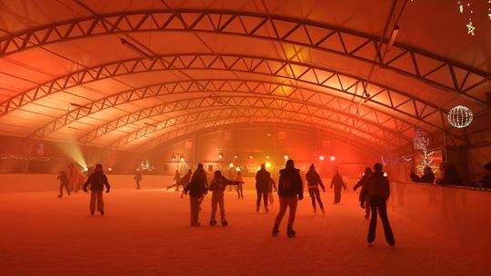 ⛸️✨ Mikołajkowe Disco Lodowisko – magia świąt na lodzie już za nami! ✨⛸️ ⛸️✨ Mikołajkowe Disco Lodowisko – magia świąt na lodzie już za nami! ✨⛸️