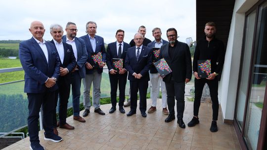 Miliony na lokalny sport. W Szelmencie podpisano umowy z pięcioma klubami