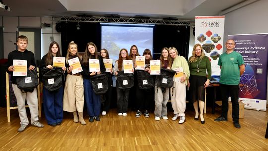 Młodzi o emocjach, relacjach i sile proszenia o pomoc. Finał projektu P.R.E.S.J.A. i jesienna ofensywa kulturalna w Raczkach