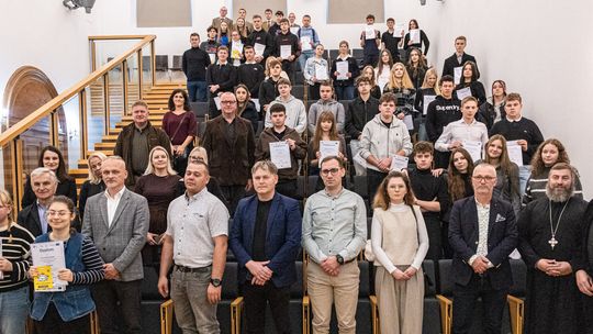 Młodzi znają się na pszczołach. Wyłoniono laureatów wojewódzkiego konkursu