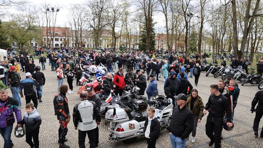 Motocyklowe otwarcie sezonu w Suwałkach. Setki maszyn i parada ulicami miasta