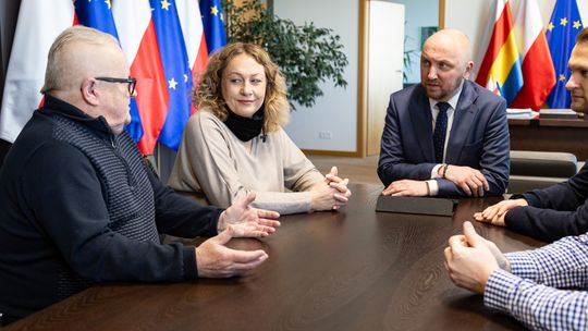 Mróz w Podlaskiem bije rekordy, ale sportowe emocje rozgrzewają! ❄️⛷️