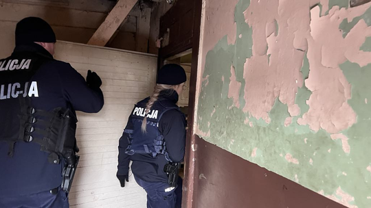 ❄️ Mroźne noce nadchodzą. Policjanci kontrolują miejsca, gdzie mogą przebywać osoby bezdomne ❄️ Mroźne noce nadchodzą. Policjanci kontrolują miejsca, gdzie mogą przebywać osoby bezdomne