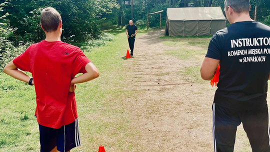 👮‍♂️ Mundurowi spotkali się z harcerzami w gminie Bakałarzewo 🌲