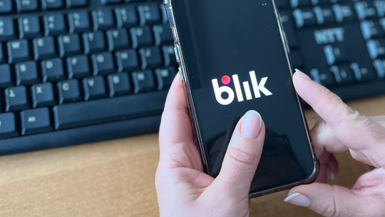 💸 Myśleli, że pomagają znajomemu – stracili 850 zł! Cyberoszuści znów uderzają ⚠️