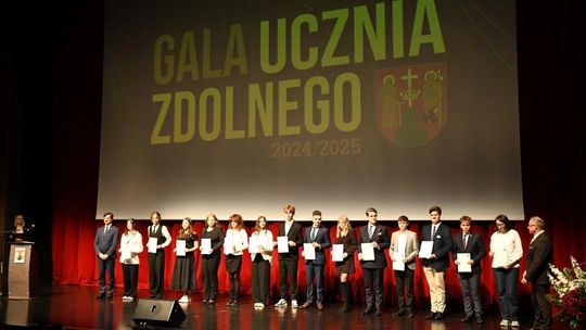 🏅 Nagrody i stypendia dla najzdolniejszych uczniów Suwałk! 📚⚽