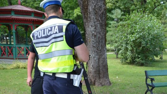 Nastolatka spadła z hulajnogi elektrycznej w Suwałkach. Jechała bez kasku