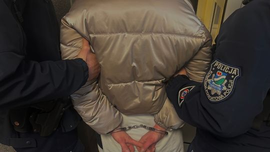 Nie chciała opuścić posesji. Okazało się, że była poszukiwana