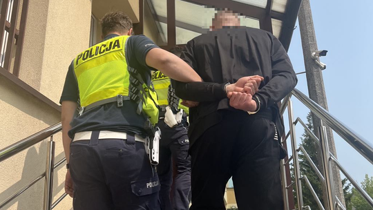 🚨 Nie miał zapiętych pasów… i trafił za kratki! 26-latek zatrzymany przez suwalską drogówkę 🚨 Nie miał zapiętych pasów… i trafił za kratki! 26-latek zatrzymany przez suwalską drogówkę