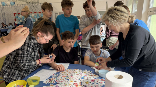 Niebieskie Igrzyska w Nowej Wsi. Studentki z Suwałk stworzyły wyjątkową strefę dla dzieci