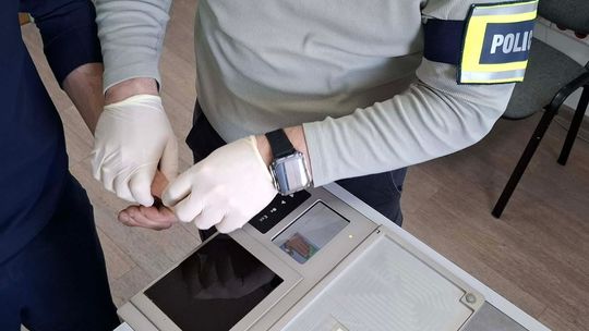 Nietrzeźwy kierowca na dożywotnim zakazie. Sąd skazał go w trybie przyspieszonym