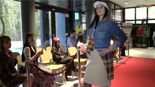 Niezwykły pokaz mody w Płocicznie-Tartak – ubrania zyskały nowe życie Niezwykły pokaz mody w Płocicznie-Tartak – ubrania zyskały nowe życie