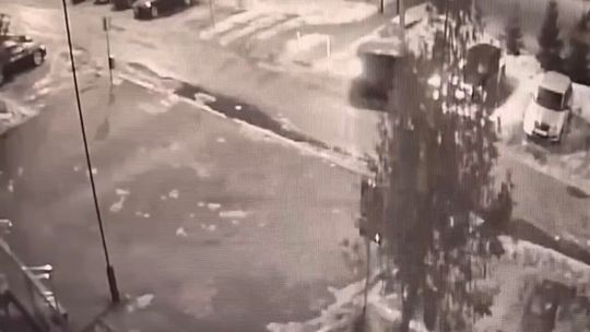 Nocny rajd przed komendą. 30-latek zatrzymany po serii kolizji Nocny rajd przed komendą. 30-latek zatrzymany po serii kolizji