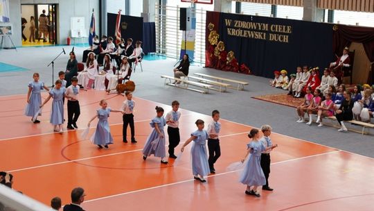 Nowe skrzydło SP nr 2 już otwarte. Uczniowie zyskali nową halę i boisko