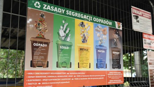 Nowe tablice na osiedlach w Suwałkach. Segregacja odpadów stanie się prostsza