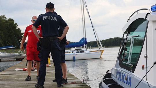 🚓 Nowy alkomat i szkolenie dla policjantów – wspólne działania na rzecz bezpieczeństwa w Starym Folwarku 🚤