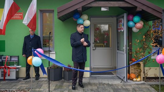 👶 Nowy Klubik Dziecięcy w Sztabinie otwarty! Poseł Jacek Niedźwiedzki z wizytą podczas inauguracji ✨ 👶 Nowy Klubik Dziecięcy w Sztabinie otwarty! Poseł Jacek Niedźwiedzki z wizytą podczas inauguracji ✨